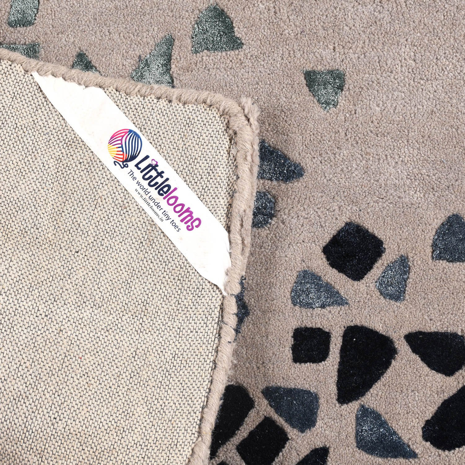 Grey geometrical mosaic rug - Image 4