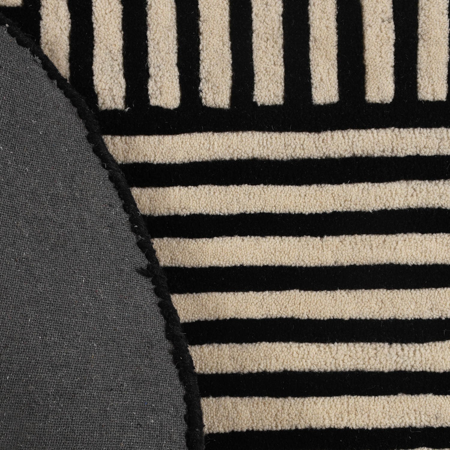 Infinity rug (black and white ) - Image 4